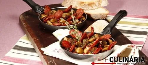 Chouriço salteado com cogumelos