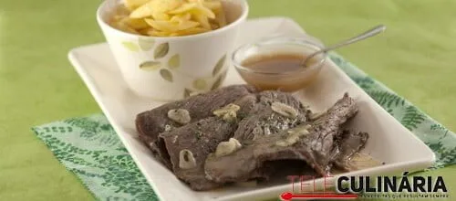 Bifes de vitela com molho de cerveja