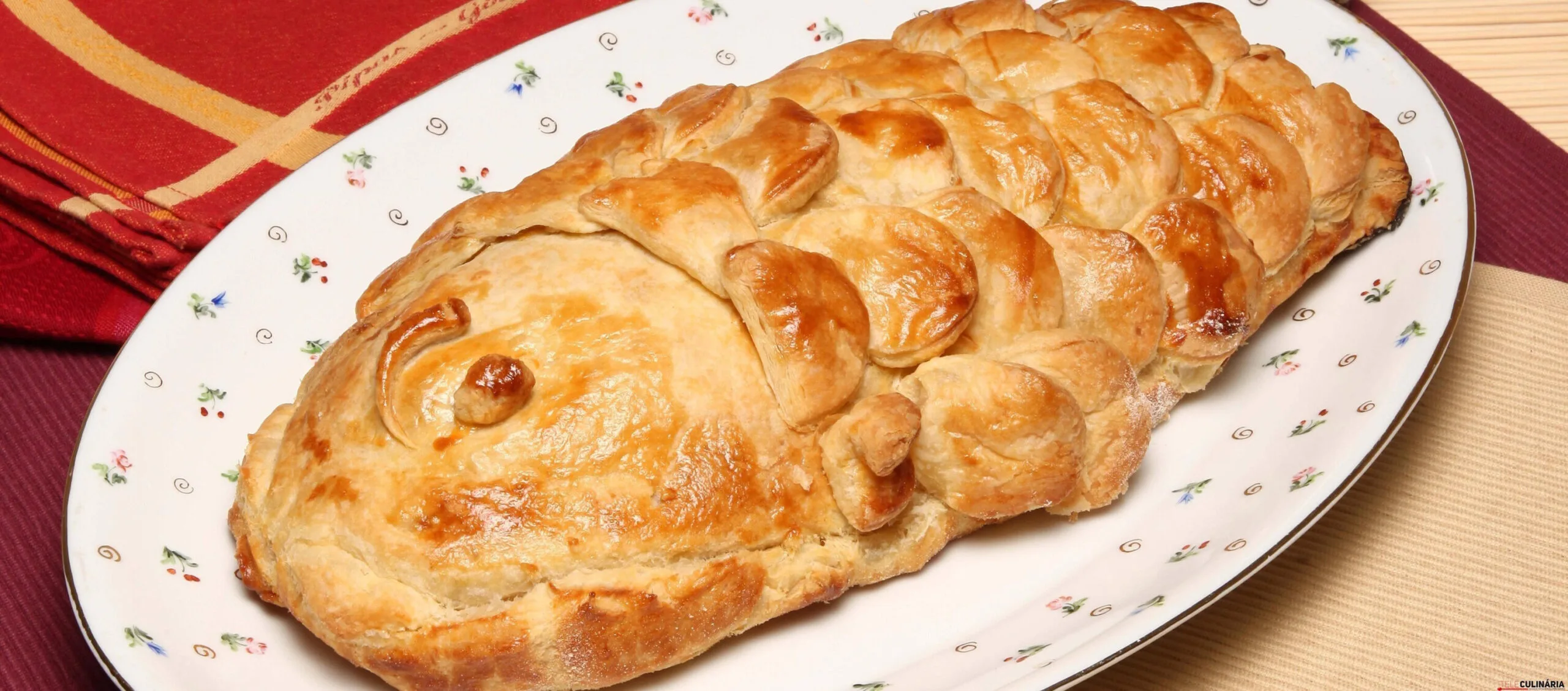 Peixe folhado com alho francês