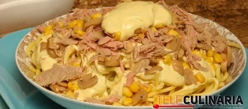 Pasta com maionese de alho e coentros