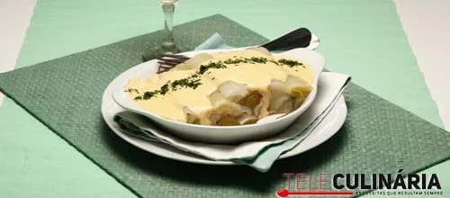 Alho-francês com molho de iogurte