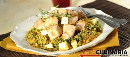 Carne de porco com maçã e migas de farinheira