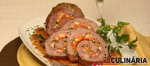 Peito de vitela recheado com fiambre e legumes