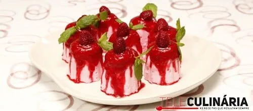 Pudins frescos de framboesas