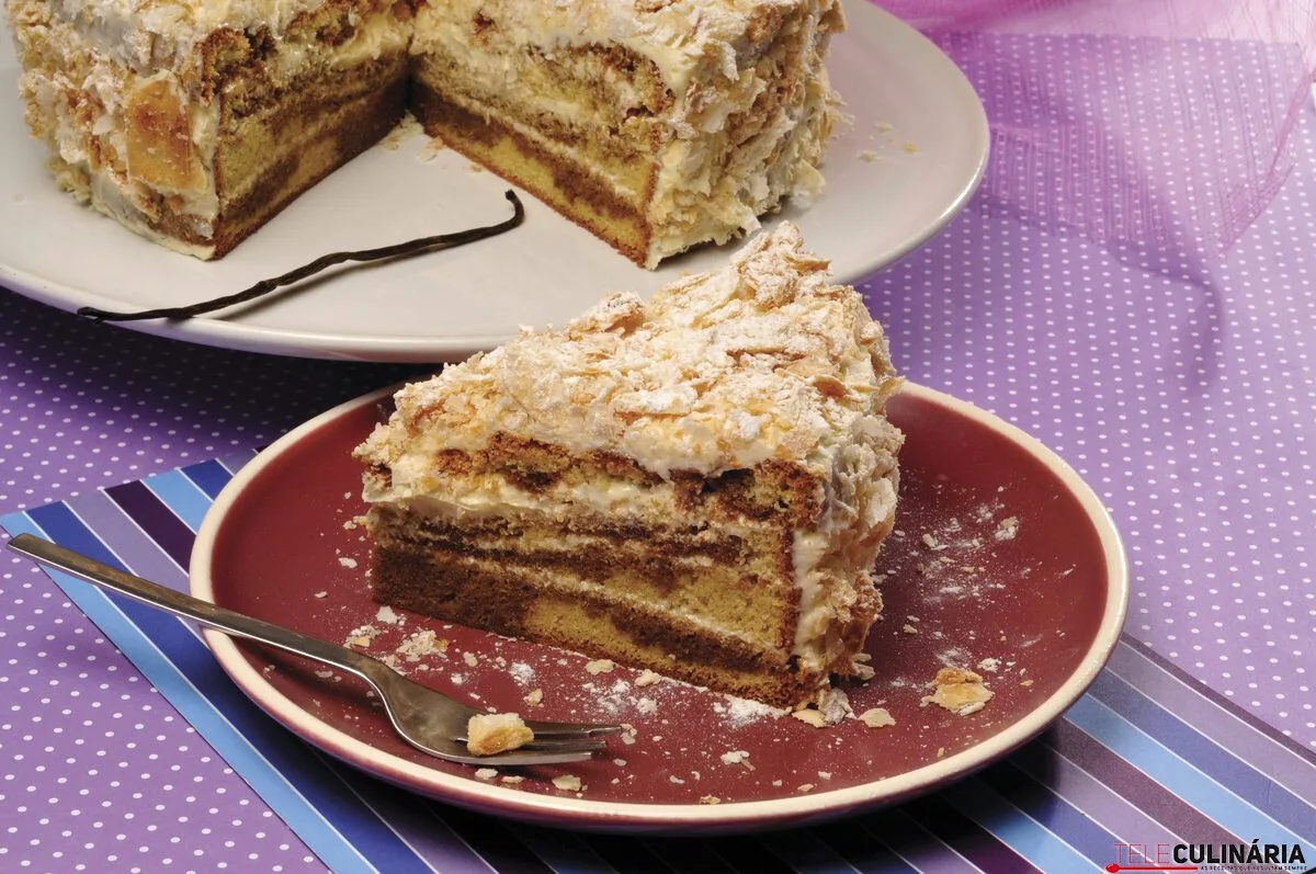 Bolo de baunilha com creme de manteiga