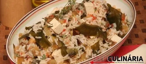 Arroz com tofu e algas