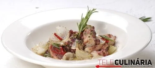 Polvo salteado com ervas aromáticas