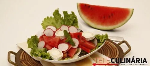 Salada de melancia com queijo de cabra