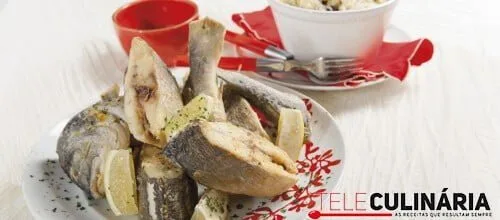 Peixe frito com arroz saloio