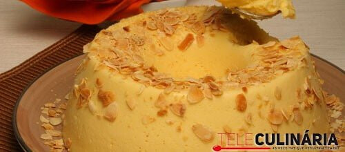 Pudim de ananás com amêndoa torrada