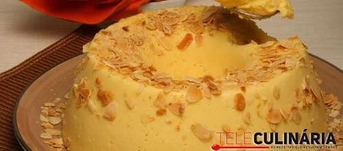 Pudim de ananás com amêndoa torrada