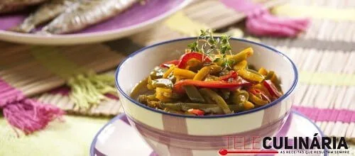 Salada de pimentos com sardinhas assadas