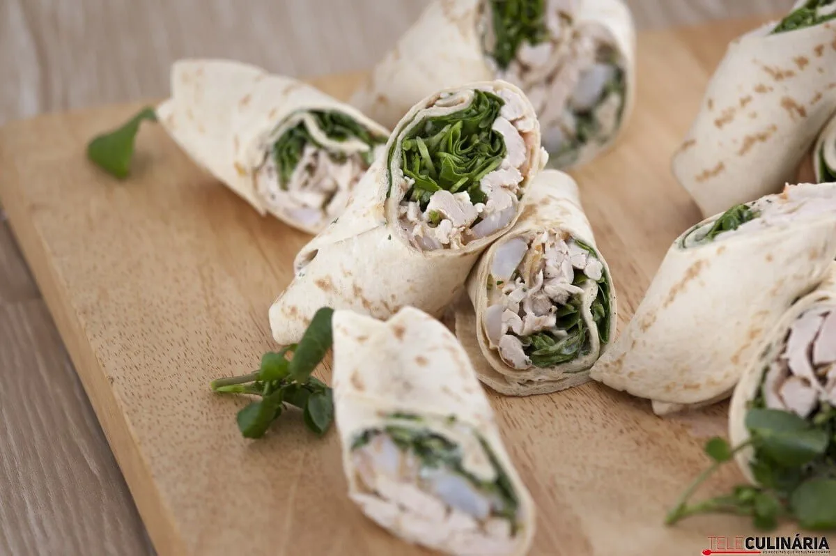Wraps de frango com camarão e agrião