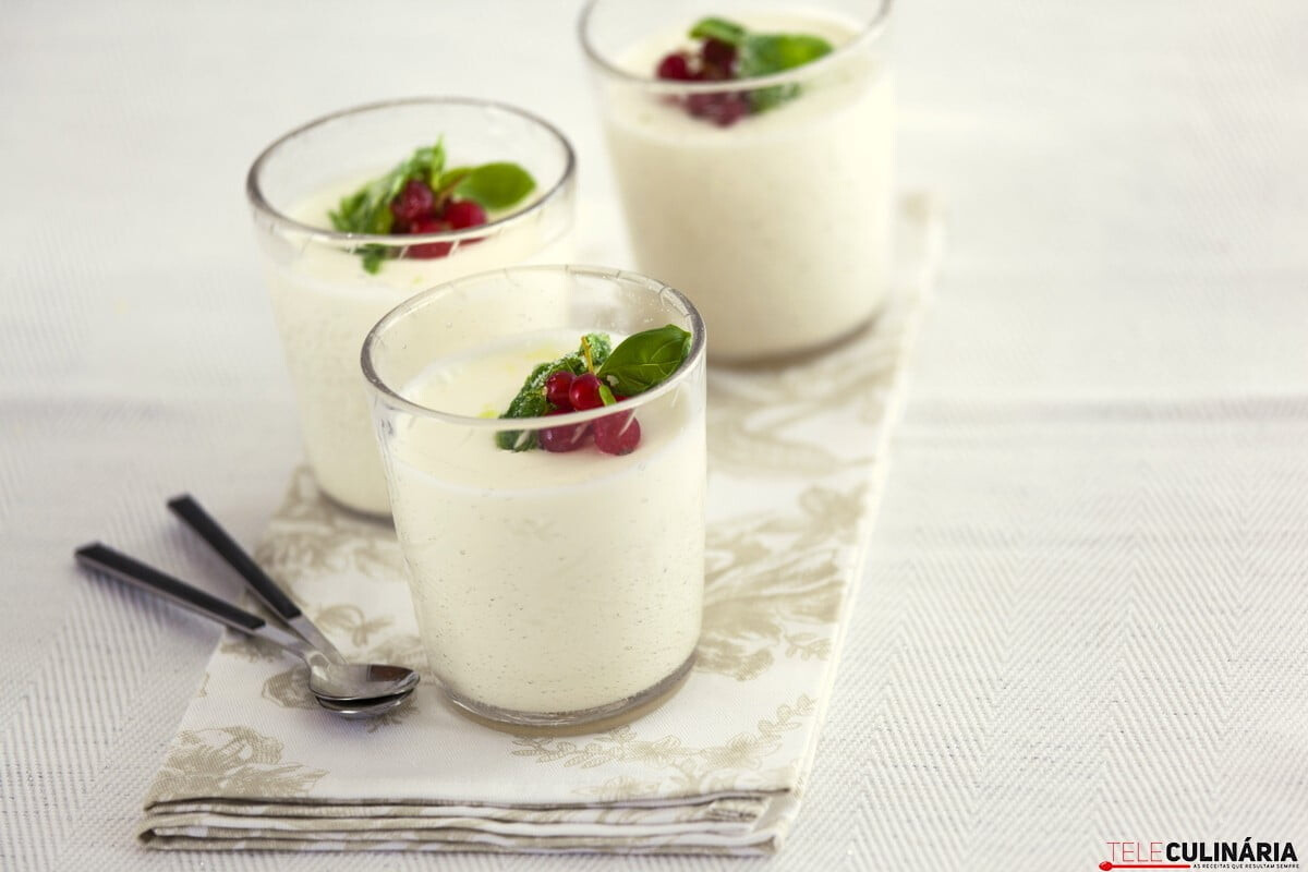 Panacota de manjericão