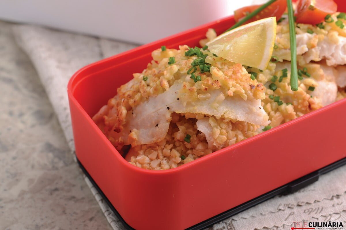 Filetes de pescada panados com amêndoa