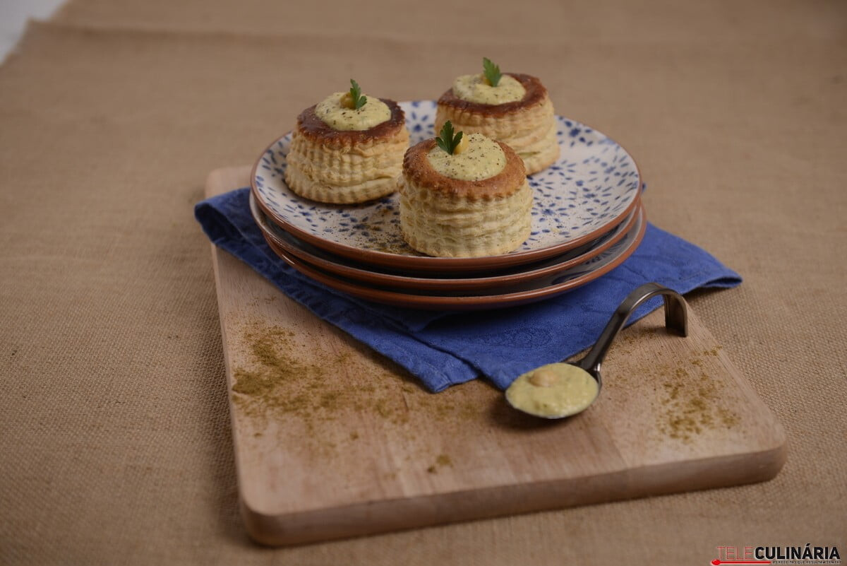 Vol-au-vent com patê de grão-de-bico e cominhos