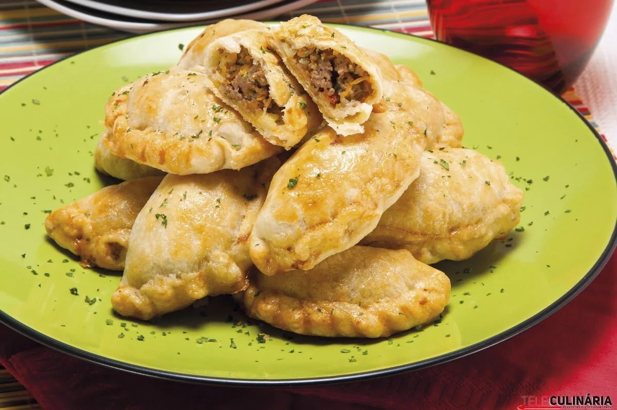 Folhado de carne picada