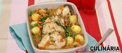 Pescada no forno mariscada