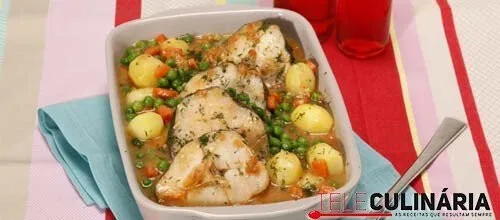 Pescada no forno mariscada