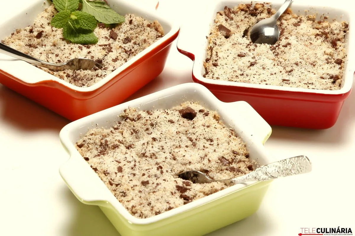 Crumble de banana com chocolate