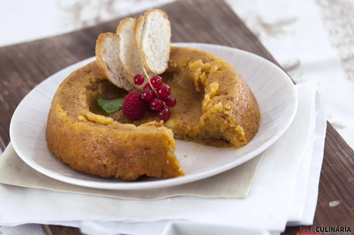 Pudim de pão e gila