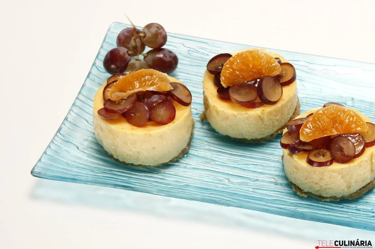 Cheesecakes de tangerina e uva