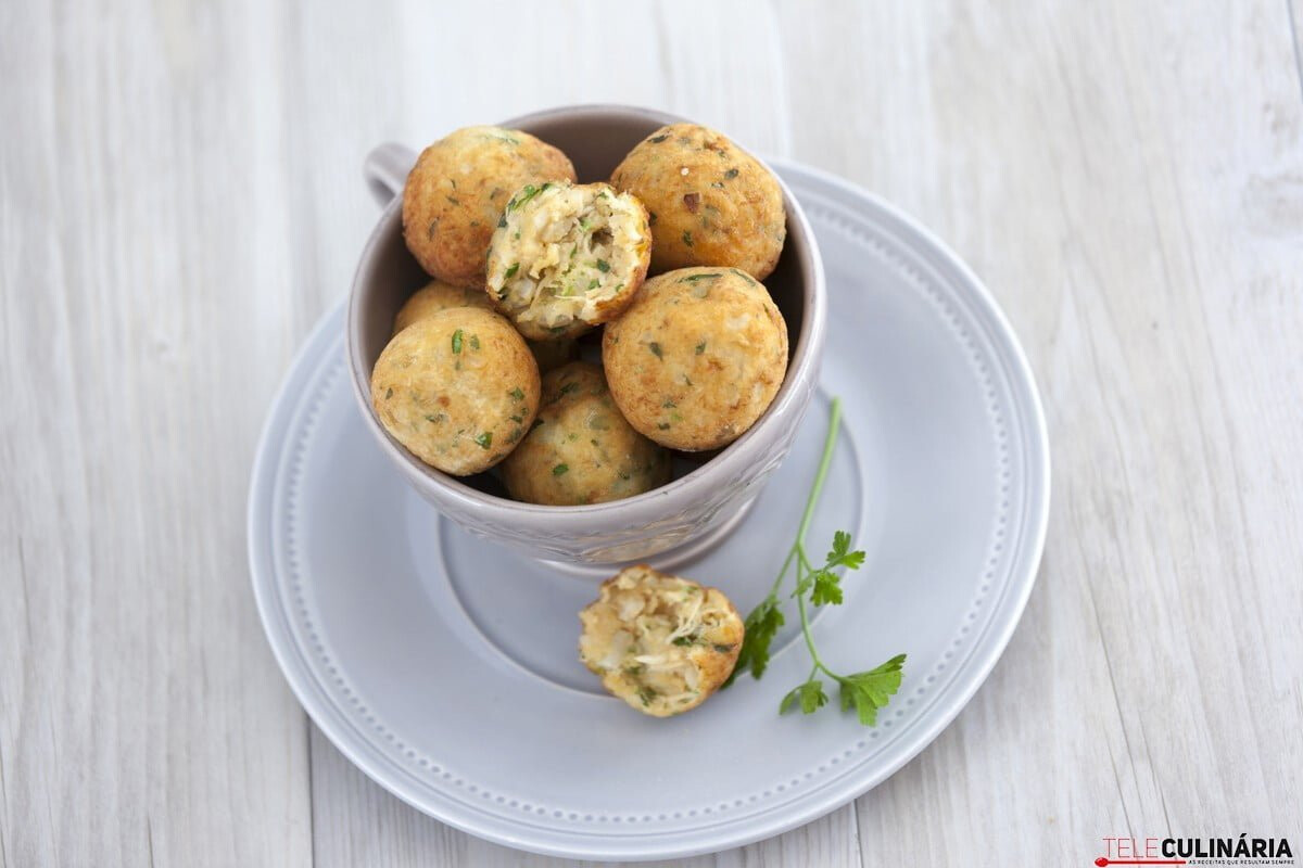 Bolinhas de frango panadas