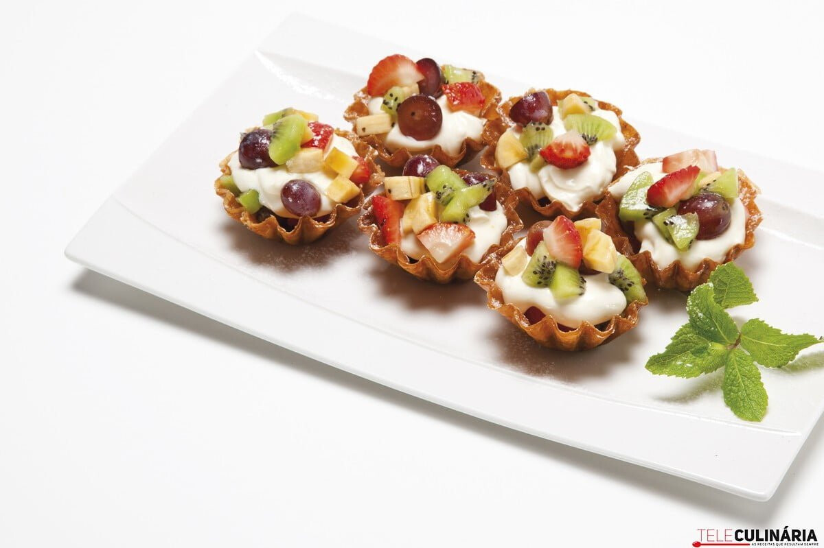 Cestinhos de fruta com creme mascarpone