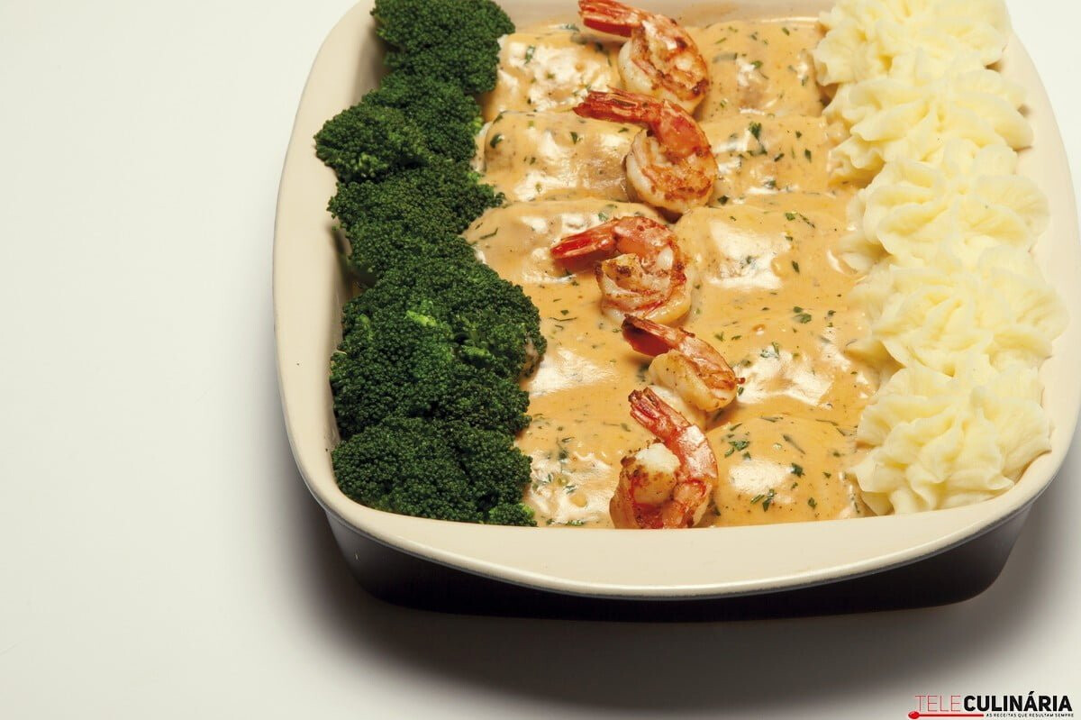 Mimos de pescada com molho de natas e camarão