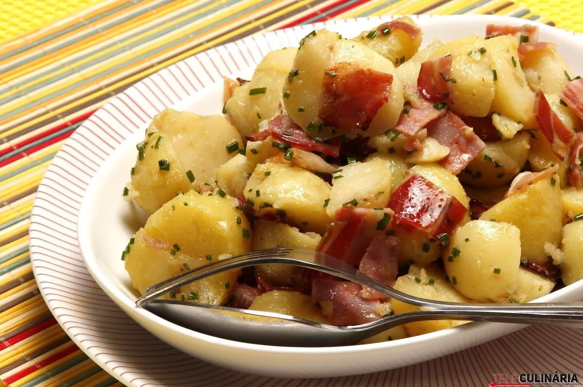 Salada de batata e enchidos