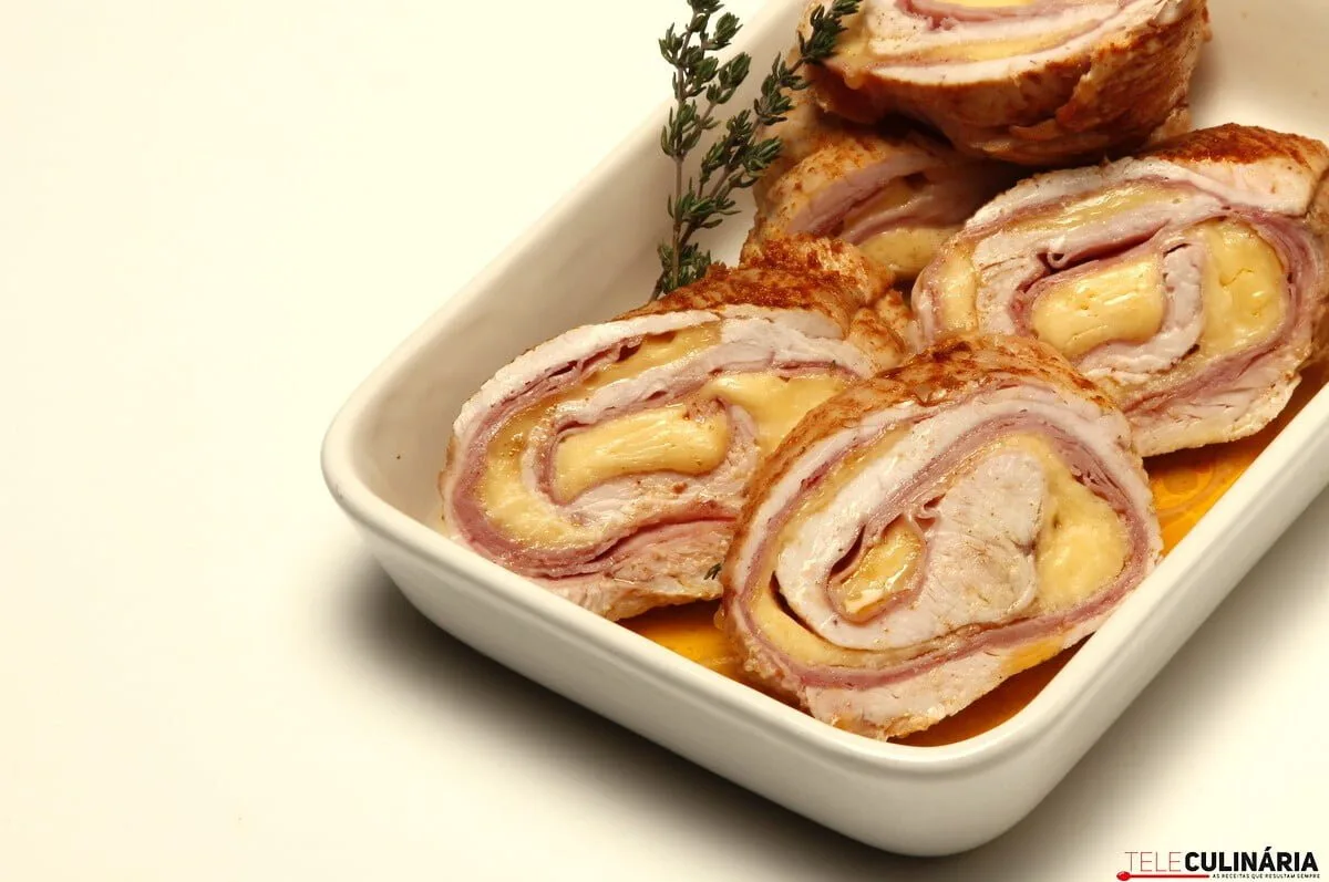 Receita fácil de Rolo de peru recheado com queijo e fiambre