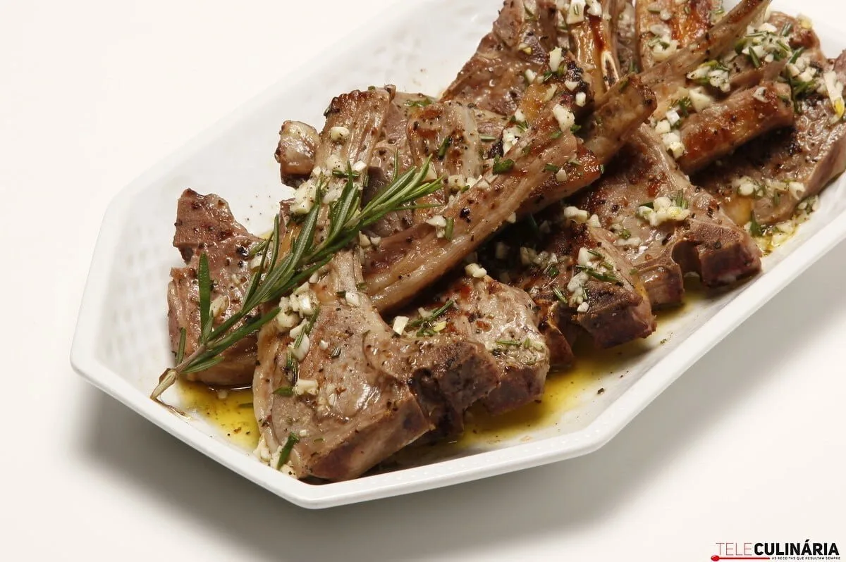 Costeletas de borrego com alecrim