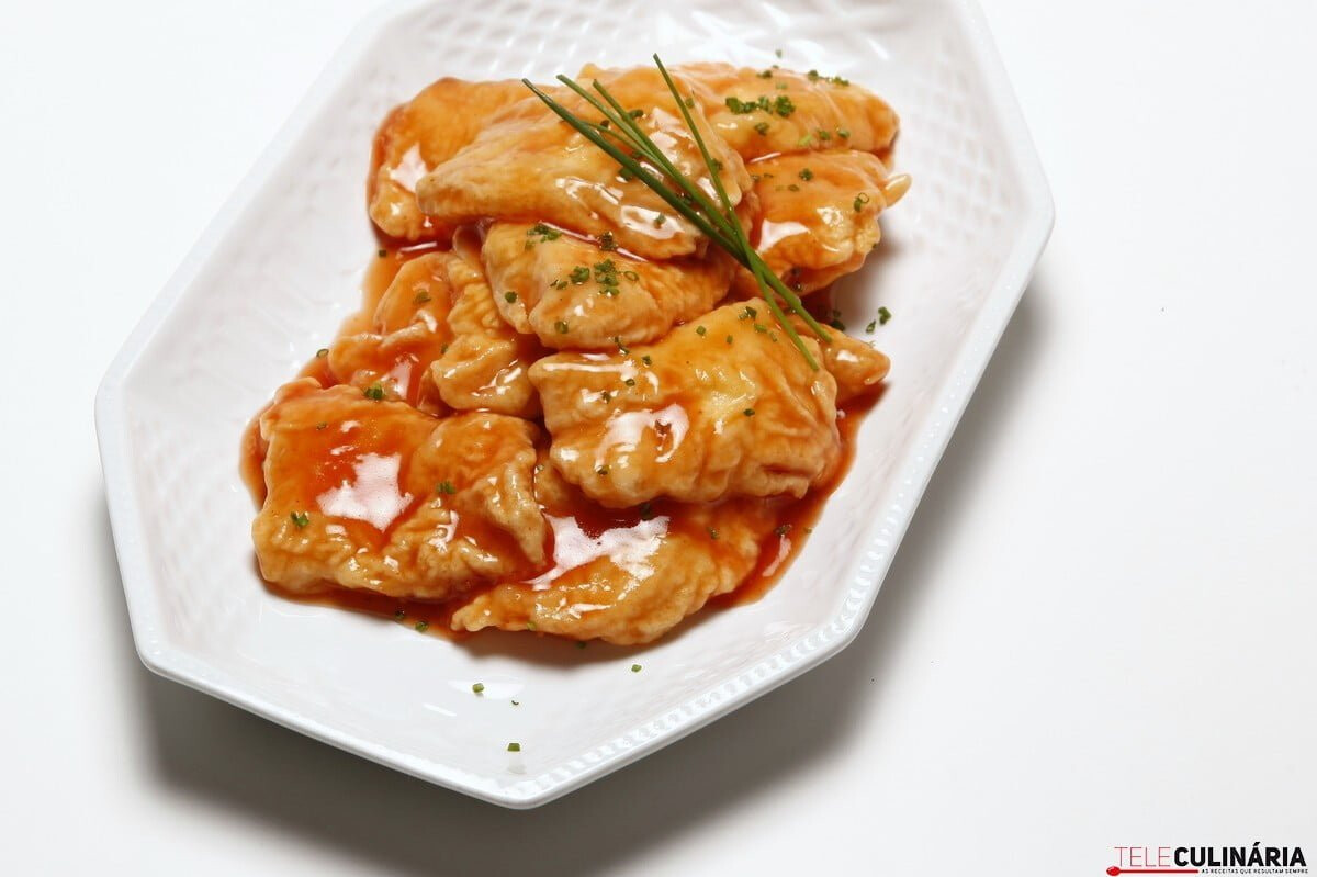 Peixe panado com molho agridoce
