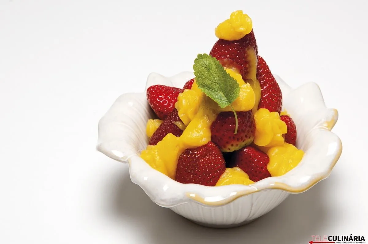 Creme de baunilha e morangos