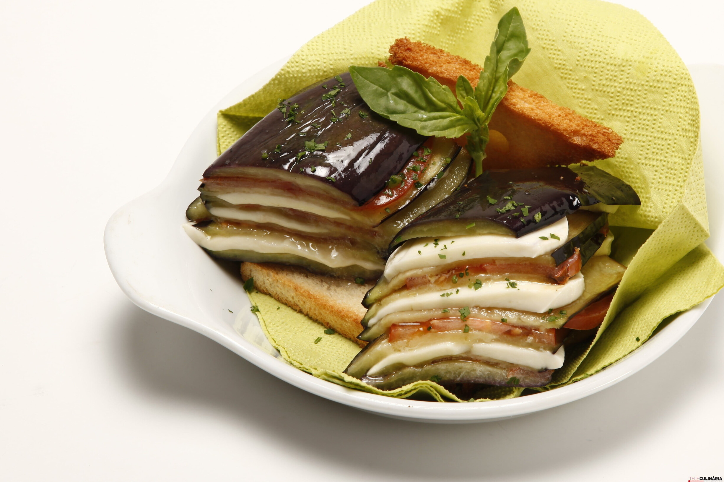 Sanduíches de beringela com mozzarella