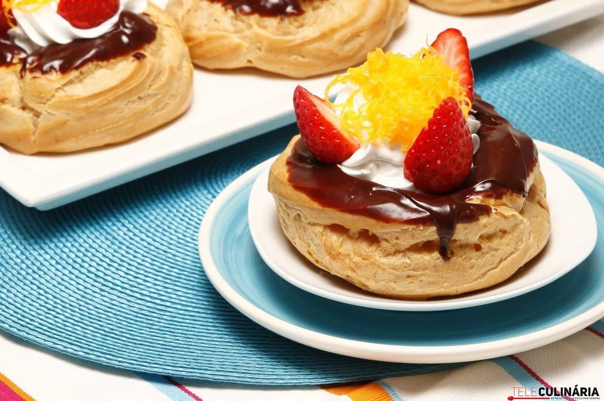 Ninhos de morangos com chocolate