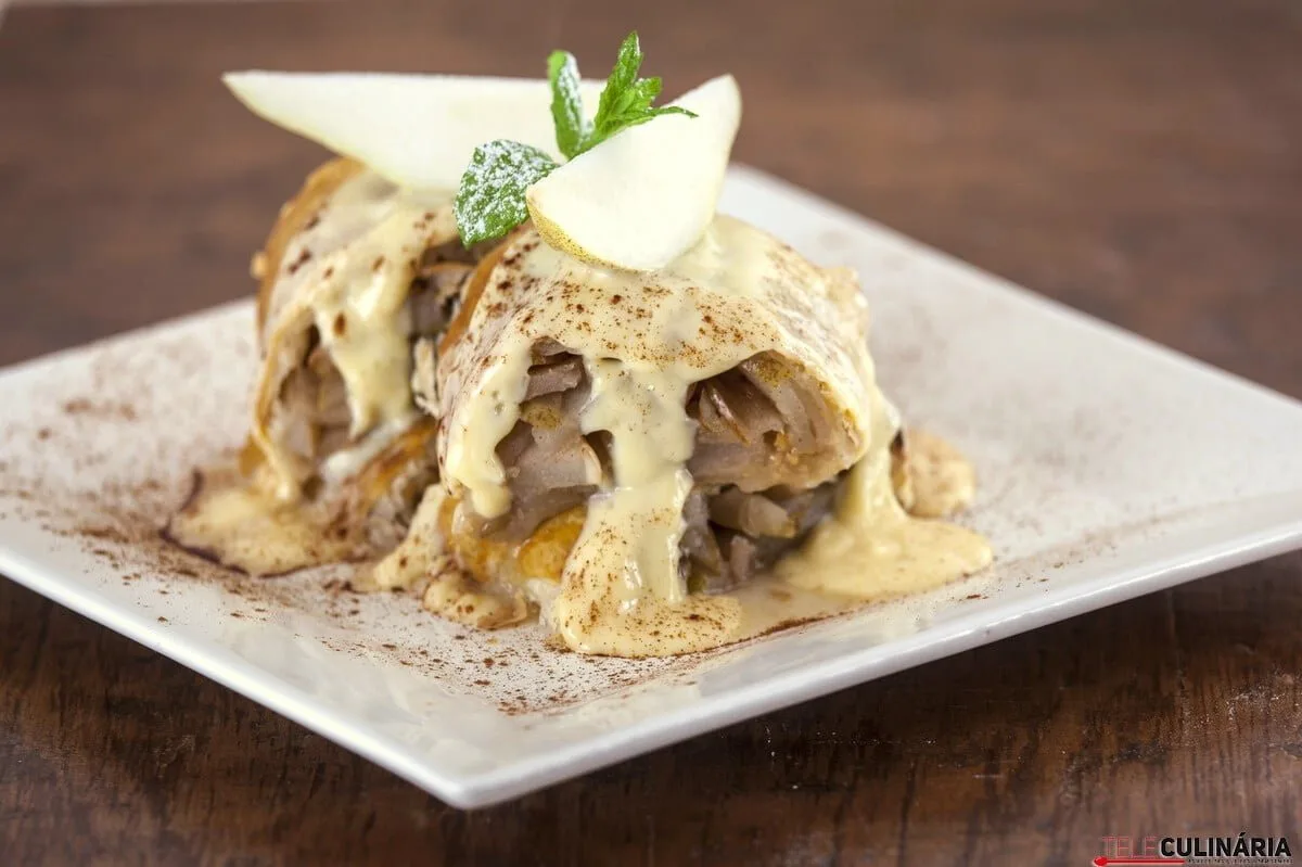 Folhados de pêra com creme de baunilha