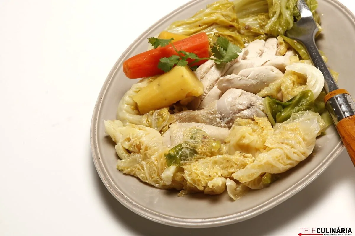 Cozido de frango, batata-doce e hortaliças