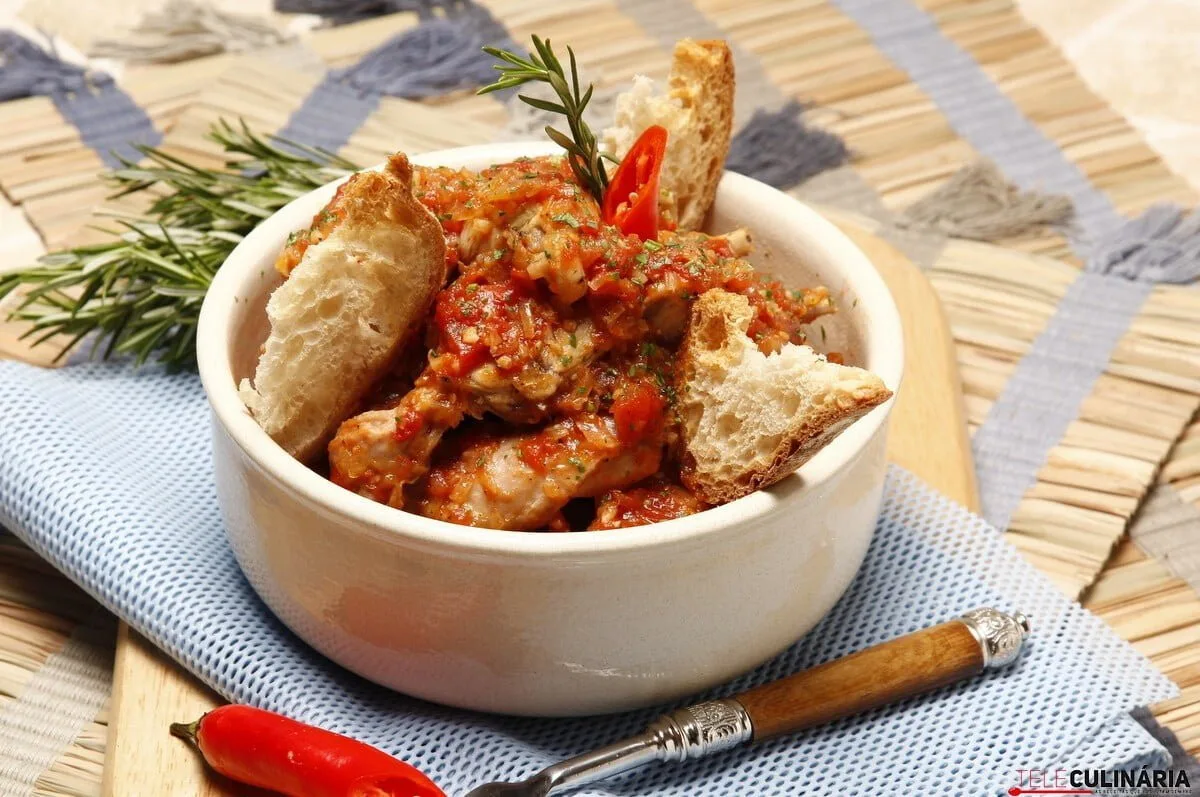 Ensopado de coelho com pão