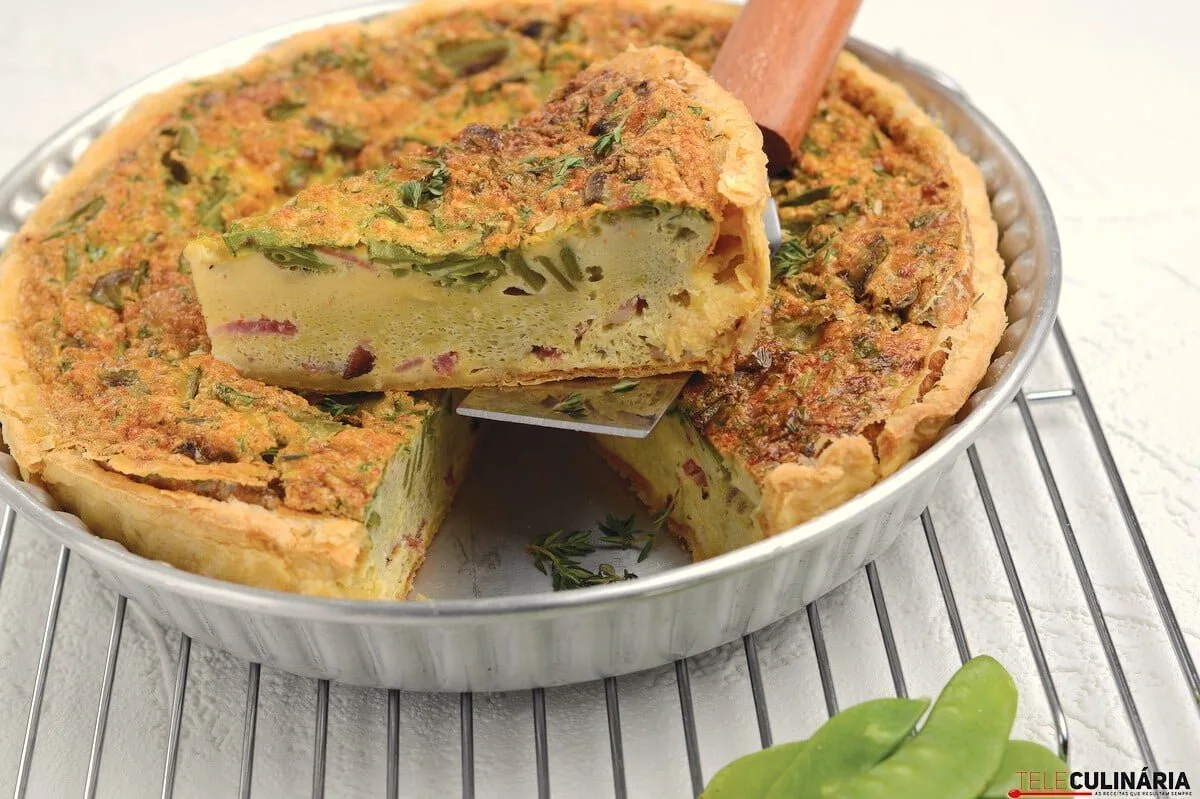 Quiche de ervilhas-de-quebrar e bacon