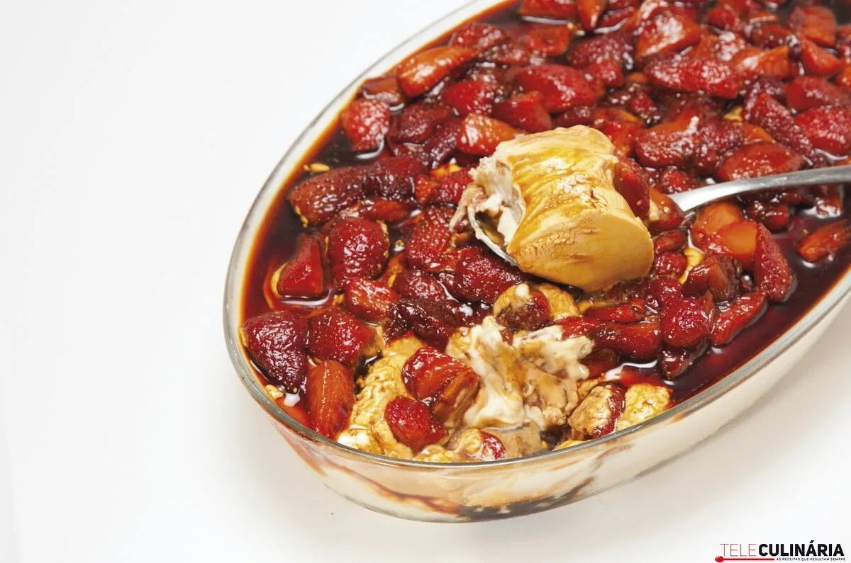 Pavê de morangos com Vinho do Porto