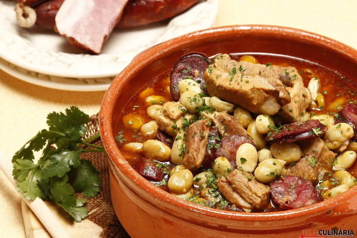 Favas estufadas com enchidos