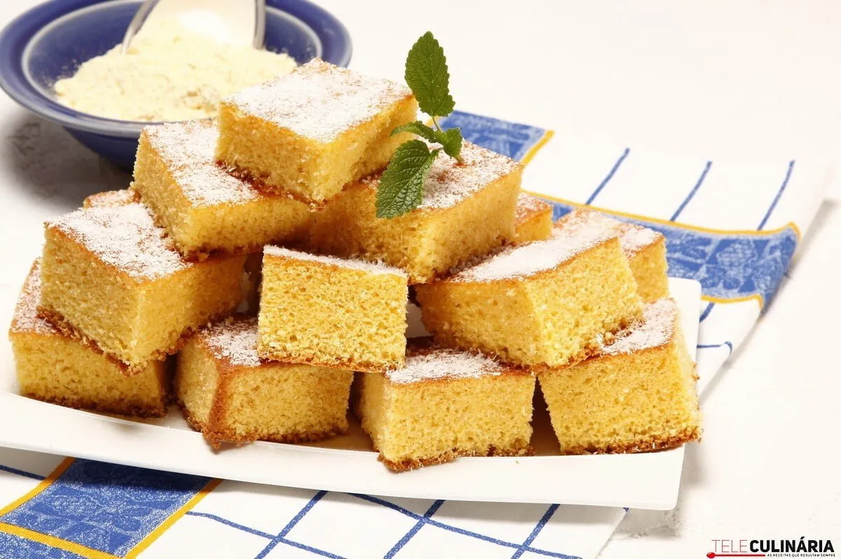 Quadrados de milho com coco