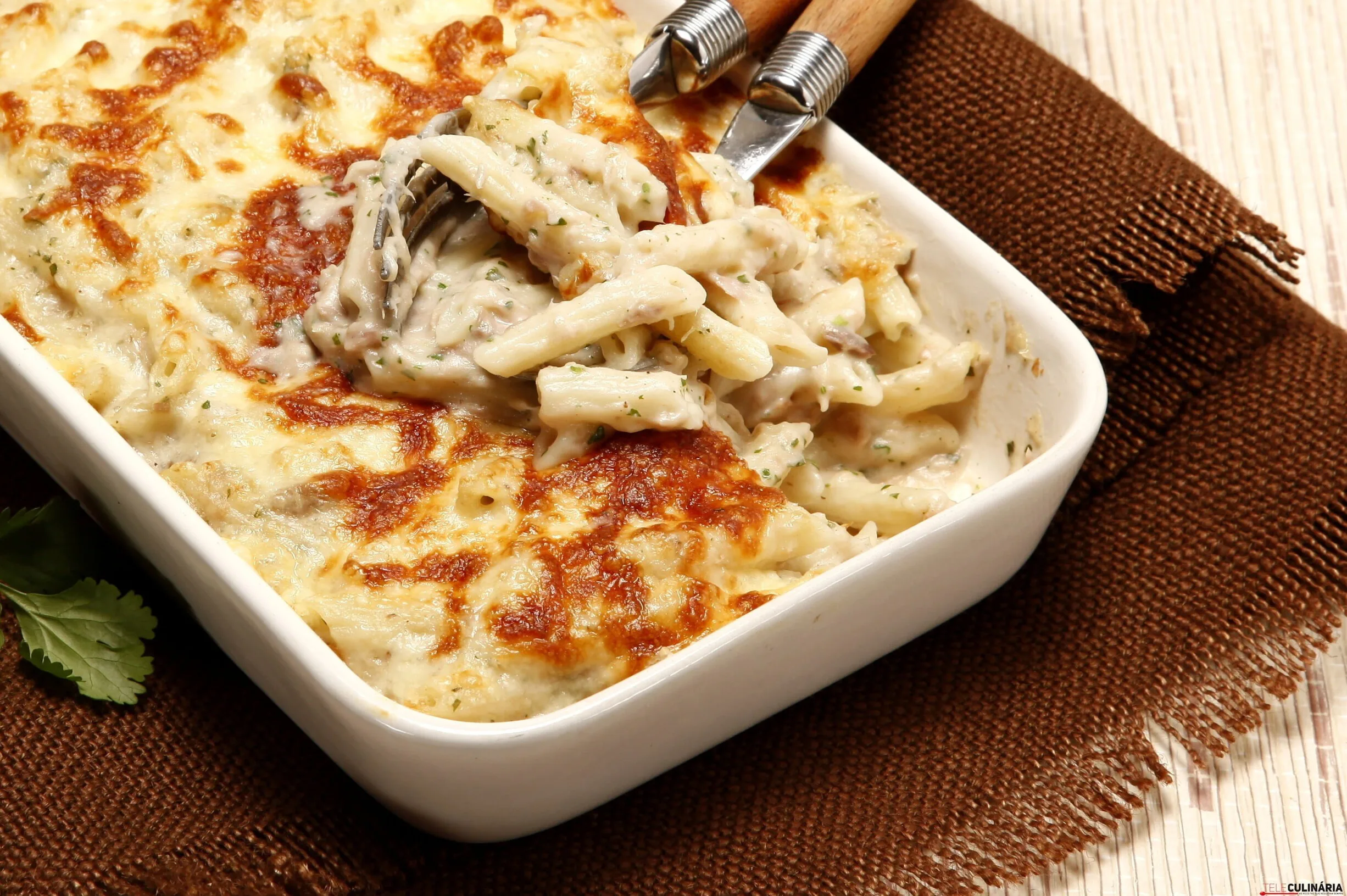 Pasta de atum gratinada
