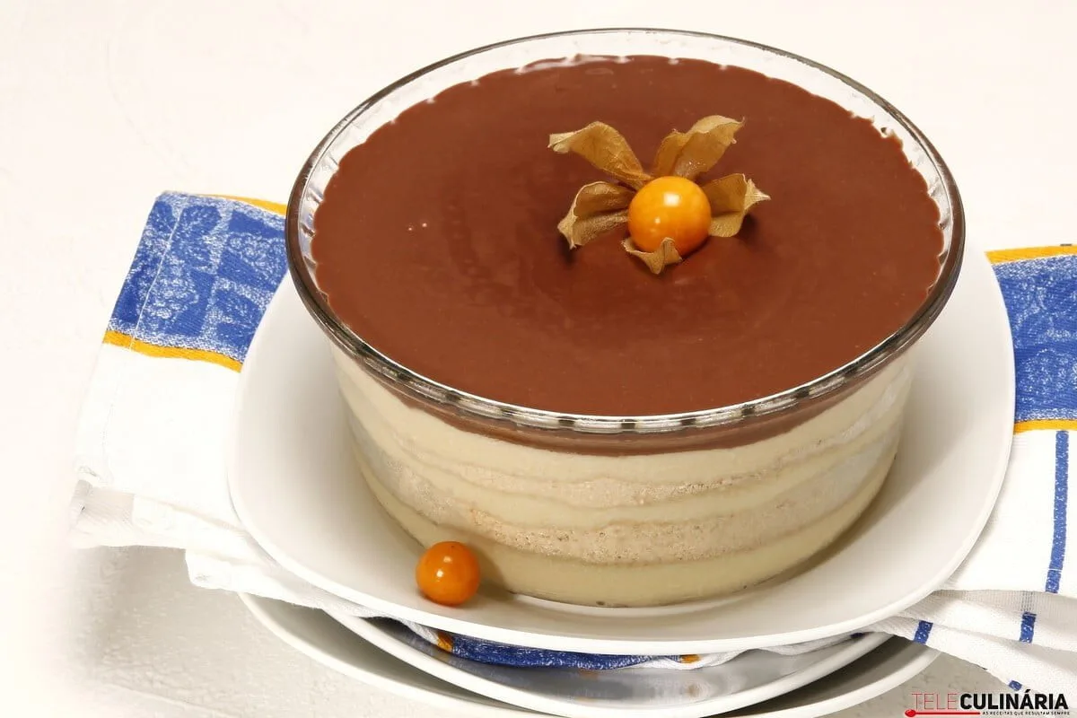 Sobremesa de bolacha com chocolate