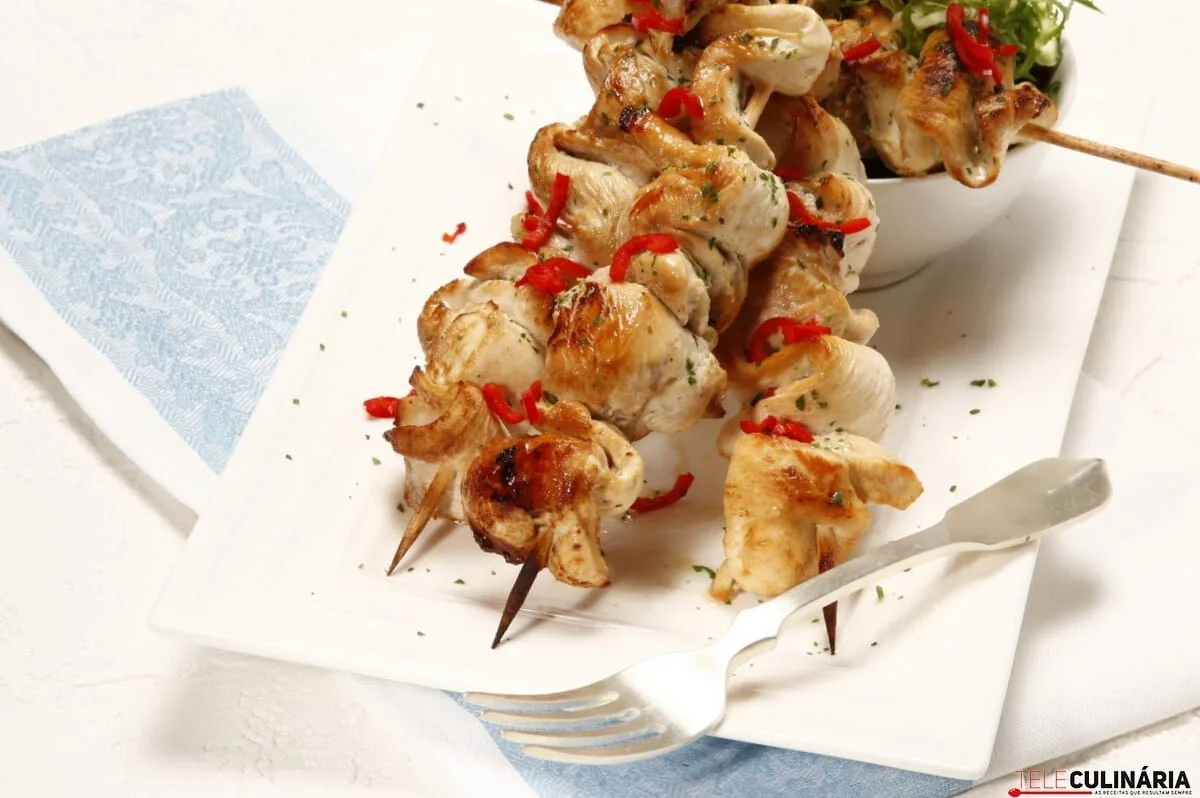Espetadas de frango com coentros