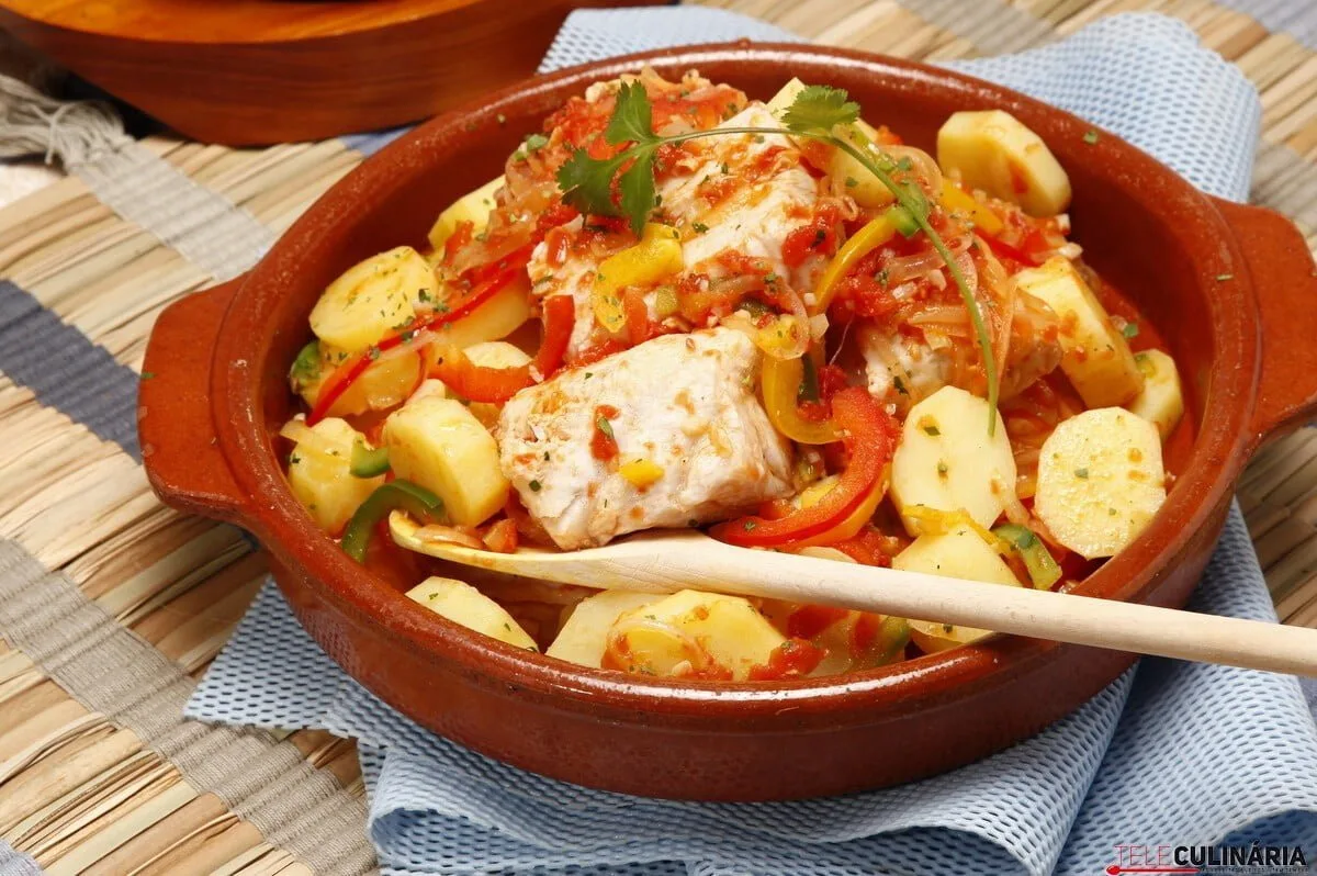 Ensopado de peixe à portuguesa