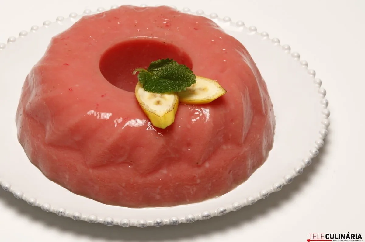 Pudim vermelho de banana