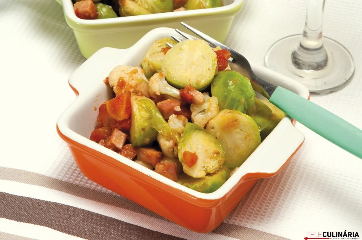 Estufado de couves-de-bruxelas com bacon