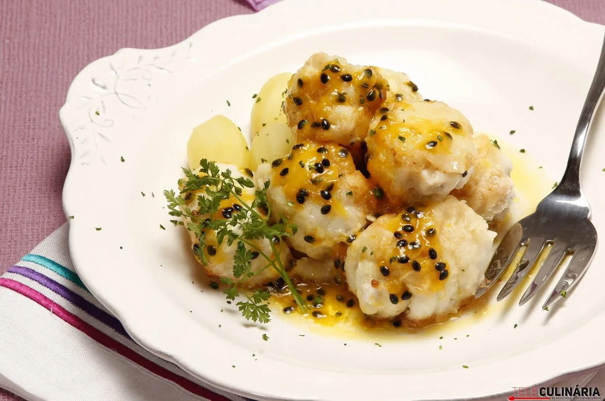 Rolinhos de peixe à tropical